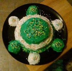 3 layer christmas cake w/6 cupcakes decorated as shrubs and snowballs